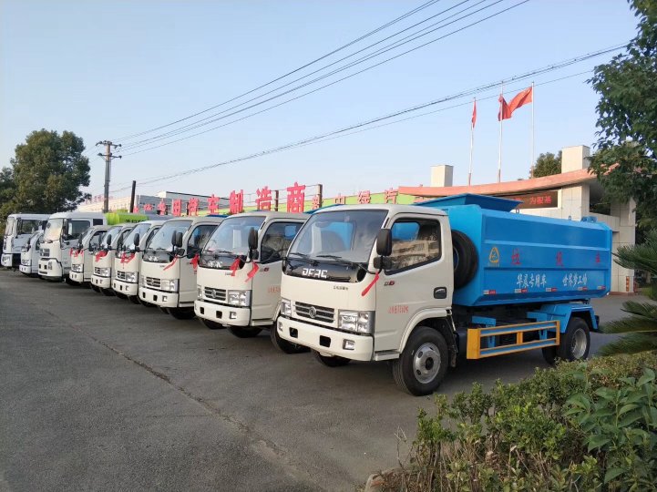 新中绿东风侧装挂桶式垃圾车