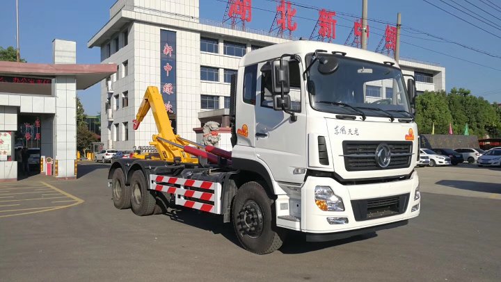 湖北新中绿后双桥勾臂式垃圾车