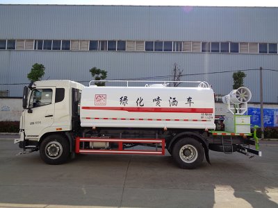 选购要找正规合格的洒水车厂家
