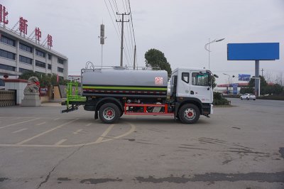 东风多利卡洒水车
