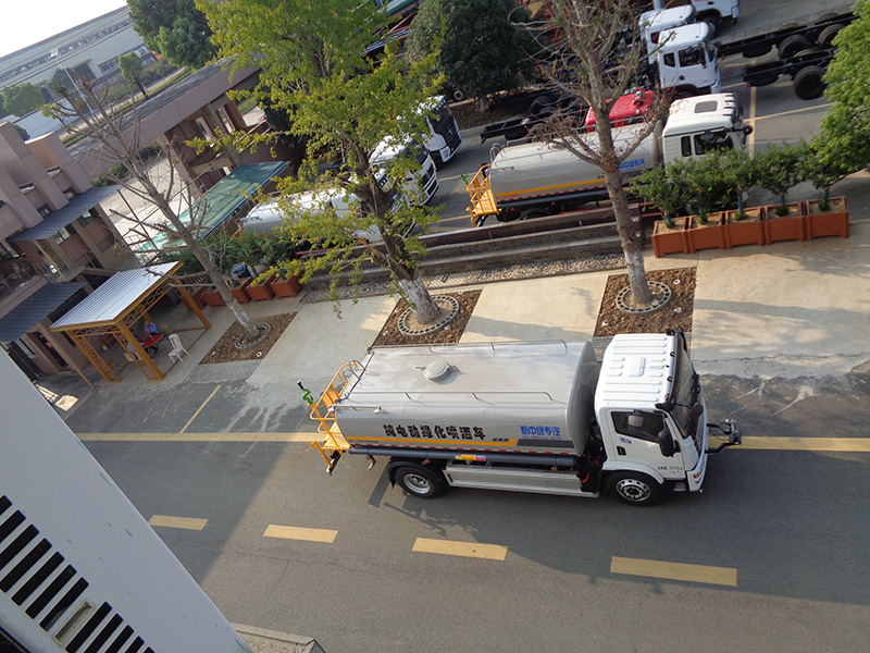 XZL5180GPSBEV型纯电动绿化喷洒车