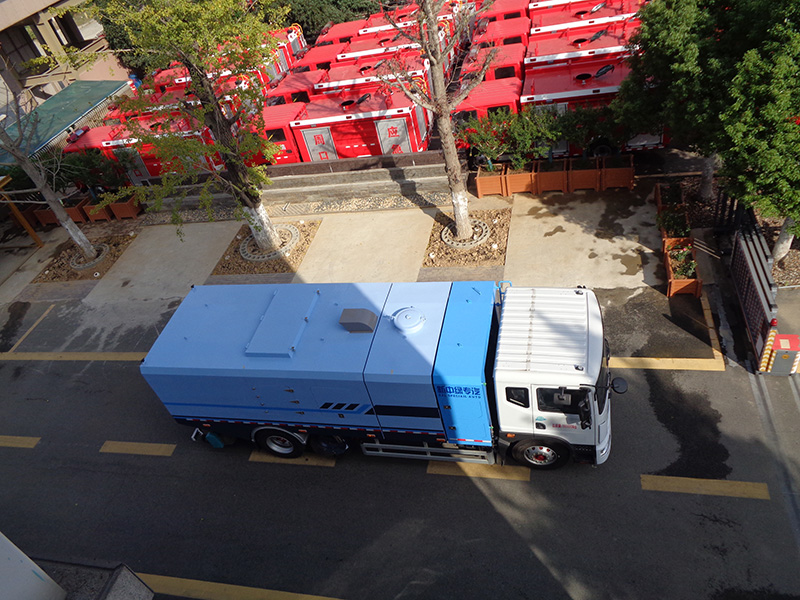 XZL5180TXCBEV型纯电动吸尘车