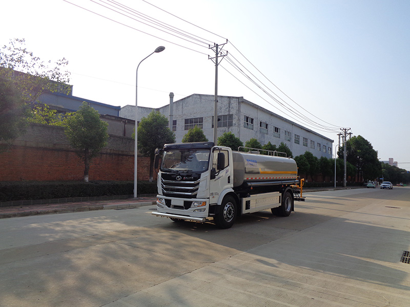 XZL5180GQXBEV型纯电动清洗车