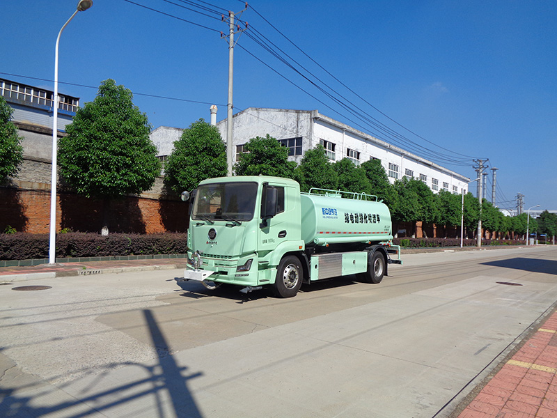 XZL5181GPSBEV型纯电动绿化喷洒车