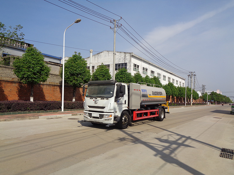 XZL5185GPSBEV型纯电动绿化喷洒车