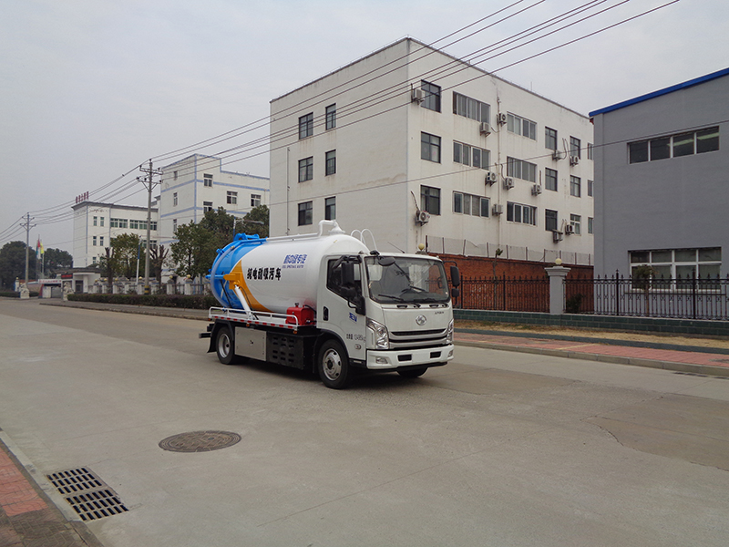 XZL5125GXWBEV型纯电动吸污车