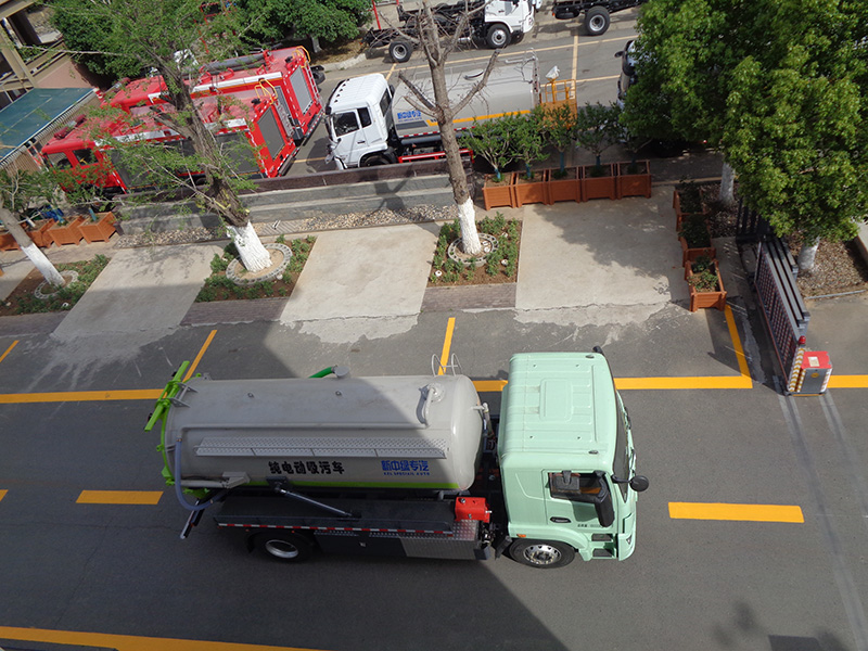 XZL5183GXWBEV型纯电动吸污车