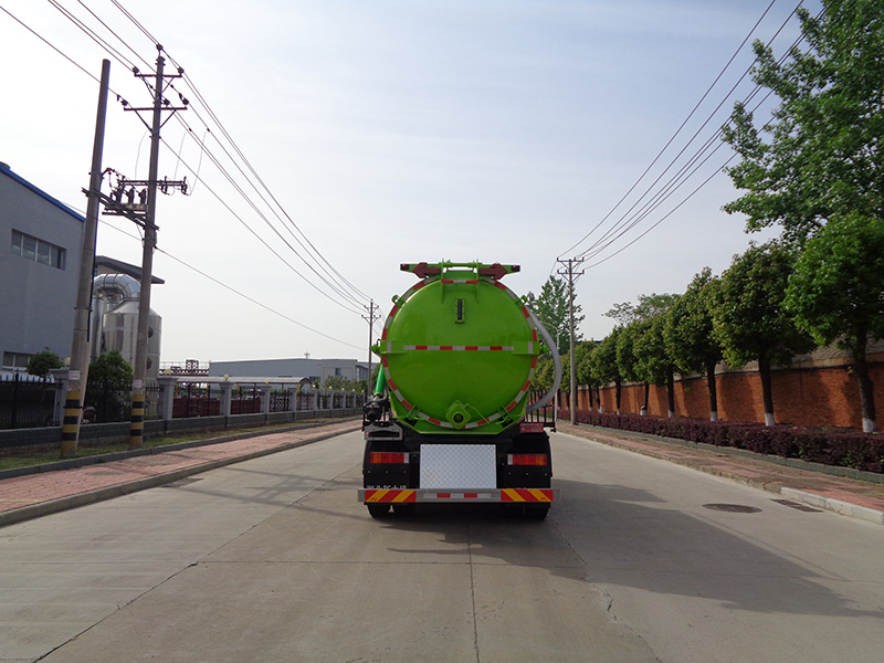 XZL5183GXWBEV型纯电动吸污车